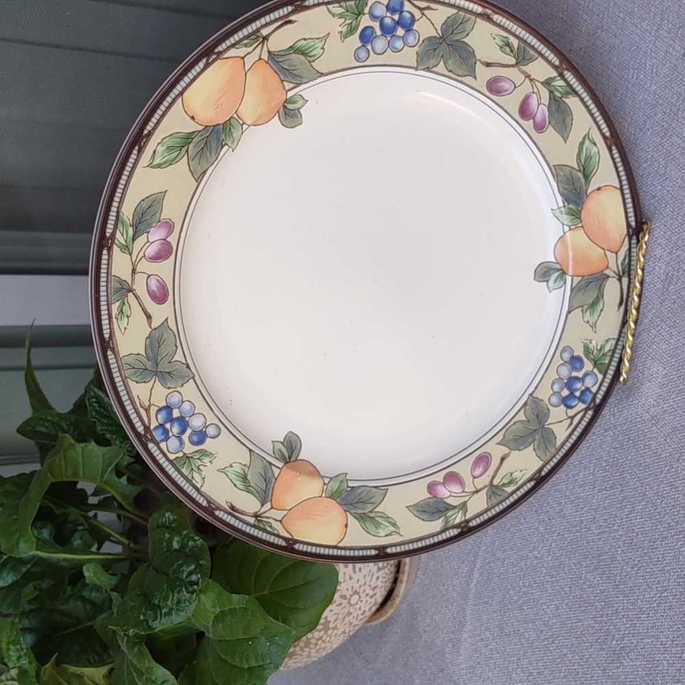 Mikasa Intaglio garden harvest patterned platter